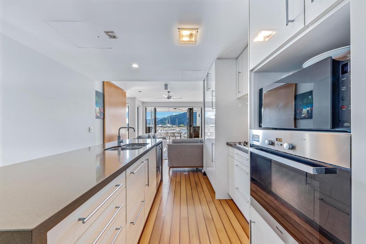 Apartamento Seas The Day At The Marina Airlie Beach Exterior foto
